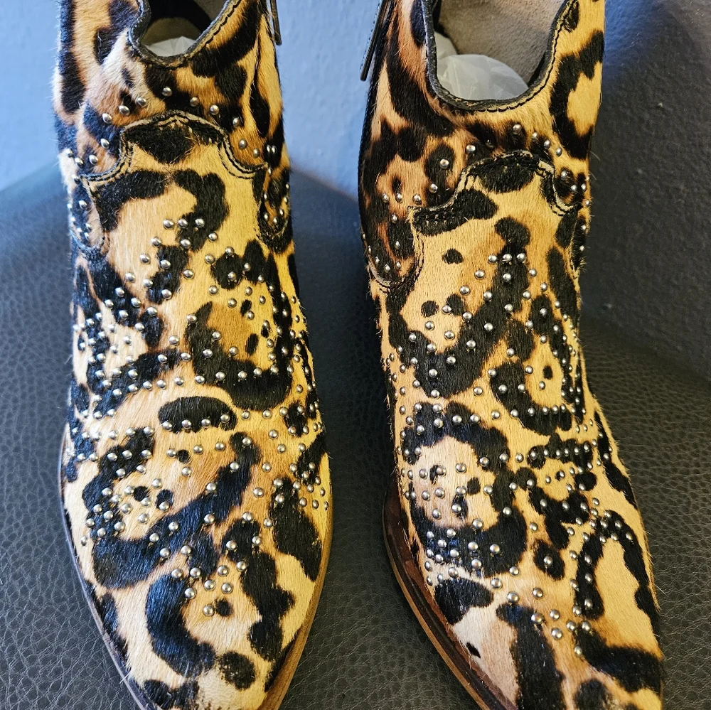 Gianni Bini Tinslea Ankle‎ Boots Womens Size 5.5 Animal Print Calf Hair Leopard